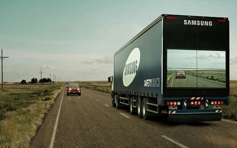 Samsung Invents A Screen On The Back Of Trucks To Show The Road Ahead